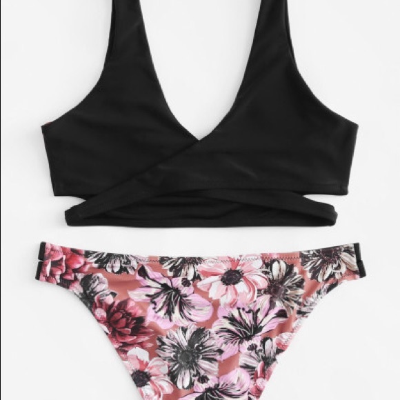 Bikini Side Cut Out Black & Pink Floral Size M NWT - Picture 3 of 5